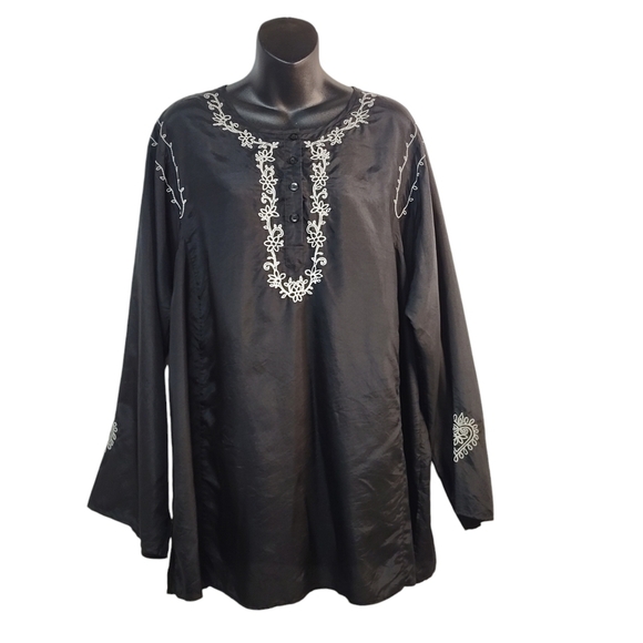 Venezia Women's Black 100% Silky Embroidered Top Tunic Size 18/20 - Picture 1 of 10
